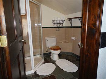 Stone Chalet B&B Inn And Event Center Ан Арбър Екстериор снимка