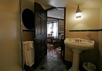 Stone Chalet B&B Inn And Event Center Ан Арбър Екстериор снимка
